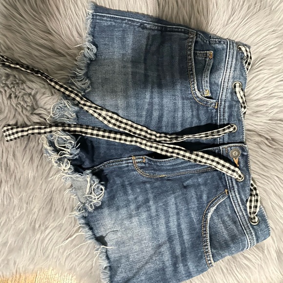 Jean shorts with removable tie - Picture 2 of 4